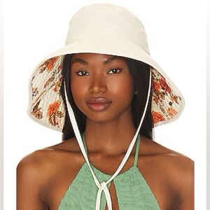 Wide brim bucket hat